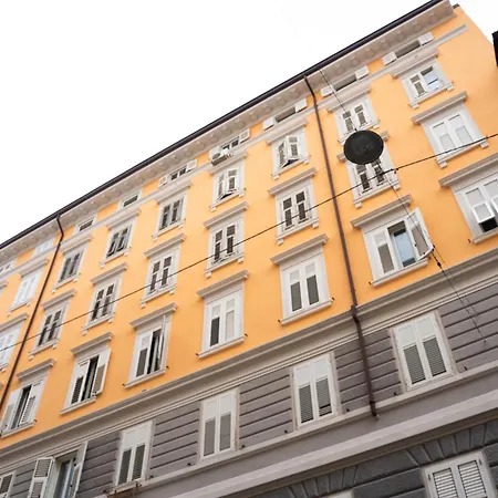 Enjoy Trieste In The City Center Exterior photo